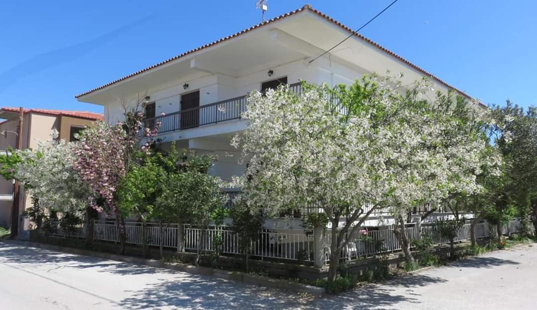 P.A.G Apartments Nea Roda Exterior foto